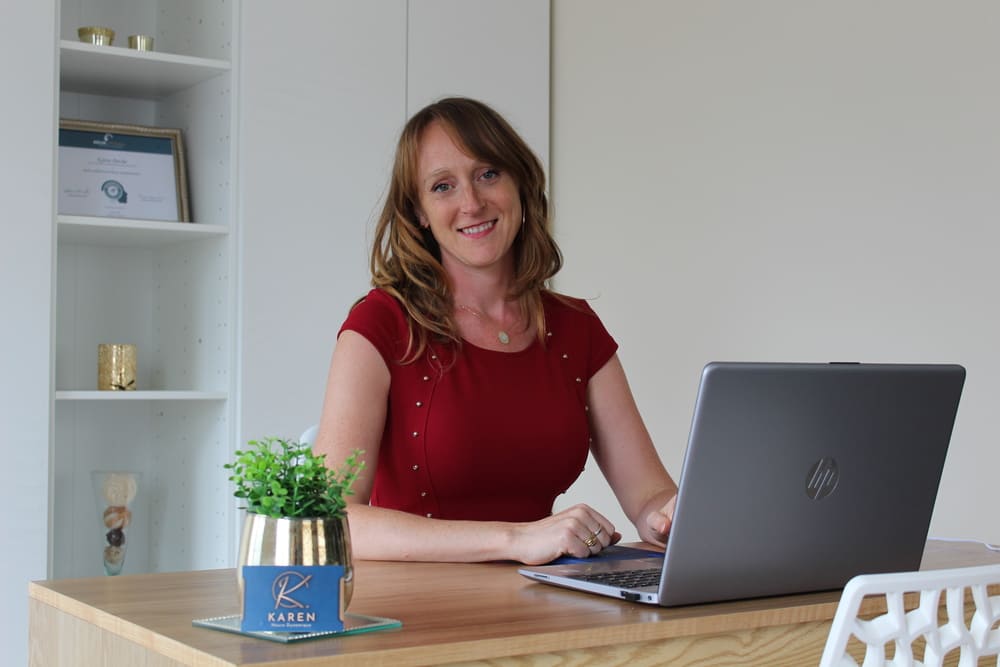 coach femme à son bureau